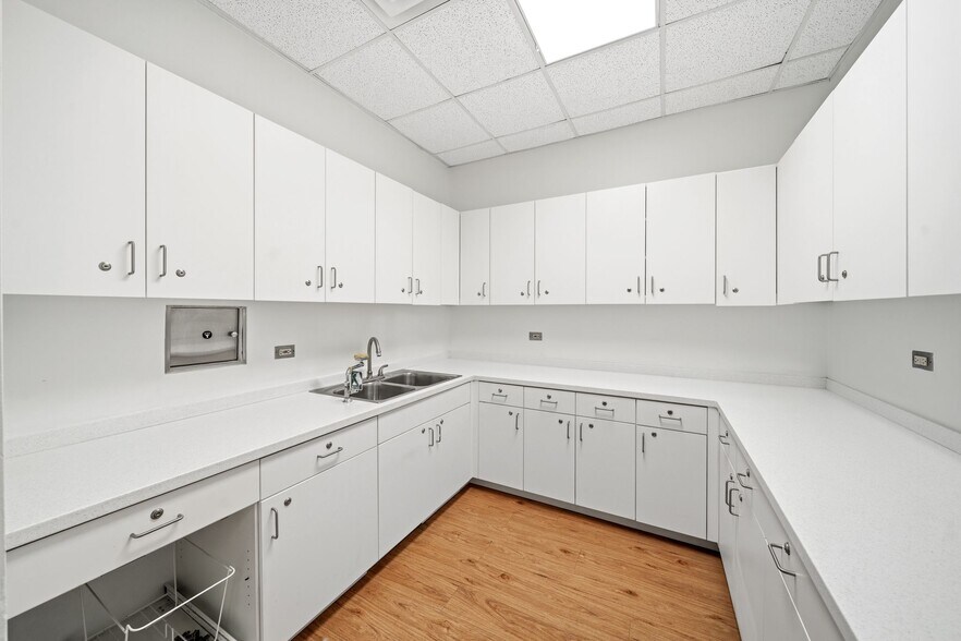 More Photos Of 6059 S Ashland Ave, Chicago Freestanding For Lease