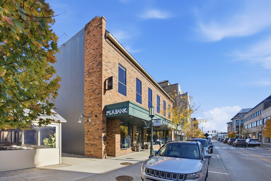 More Photos Of 261-275 E Maple Rd, Birmingham Storefront Retail Office For Lease