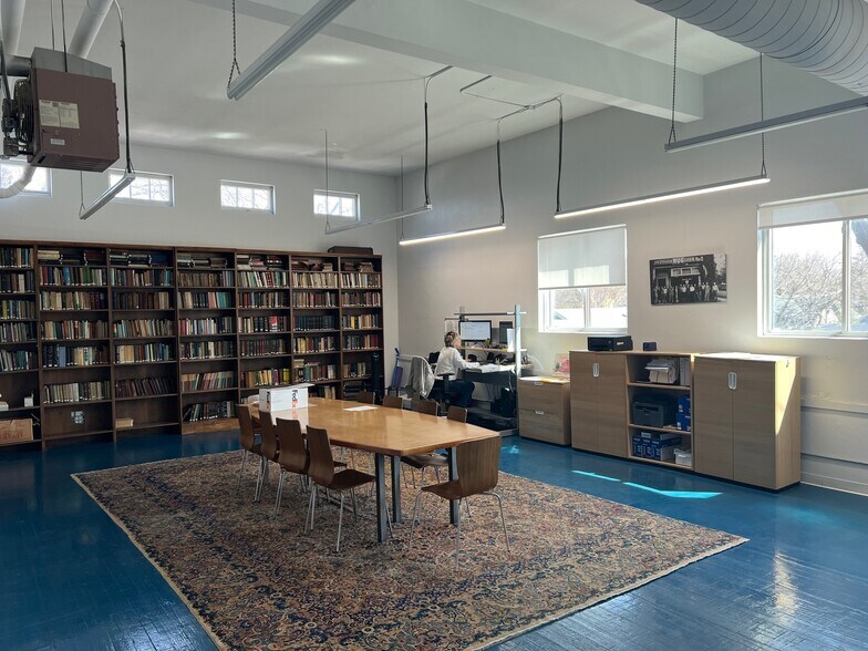 More Photos Of 4222 E Lake St, Minneapolis Freestanding For Sale