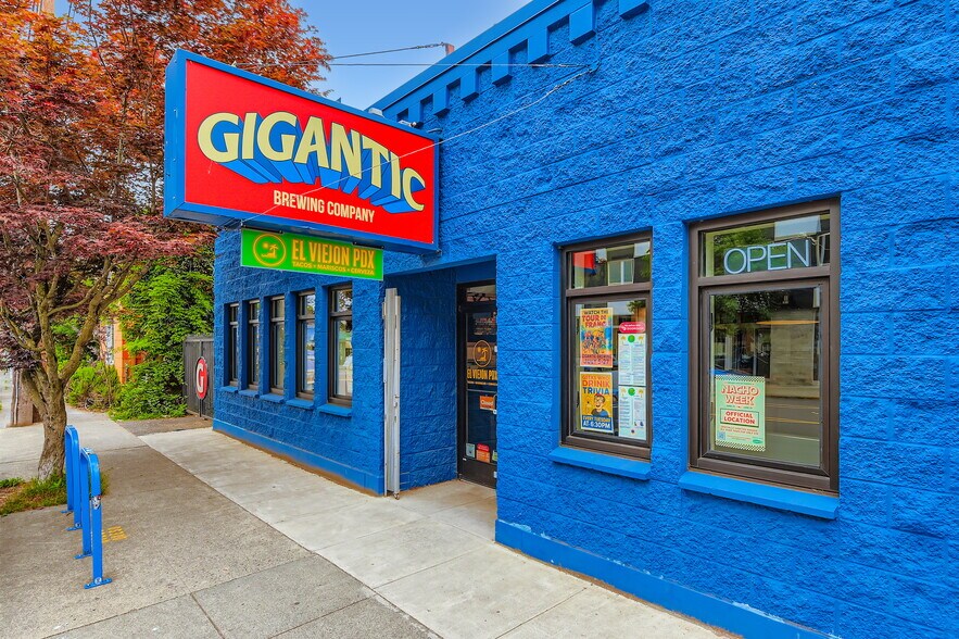 More Photos Of 4343 SE Hawthorne Blvd, Portland Restaurant For Sale