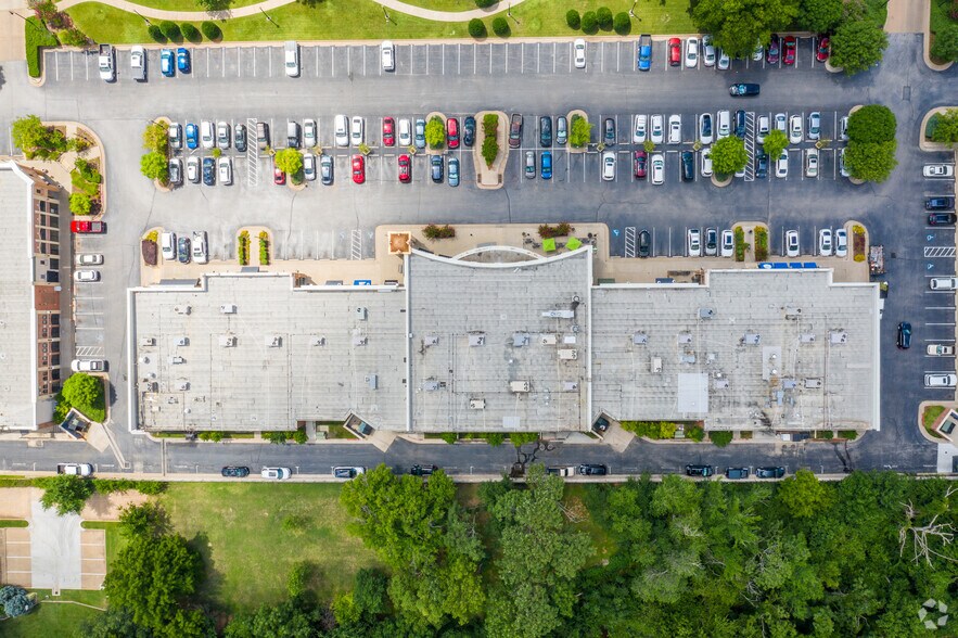 More Photos Of 1489 E 15th St, Edmond Unknown For Lease