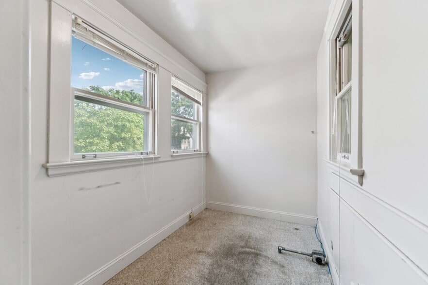 More Photos Of 12610 Larchmere Blvd, Cleveland General Retail For Sale