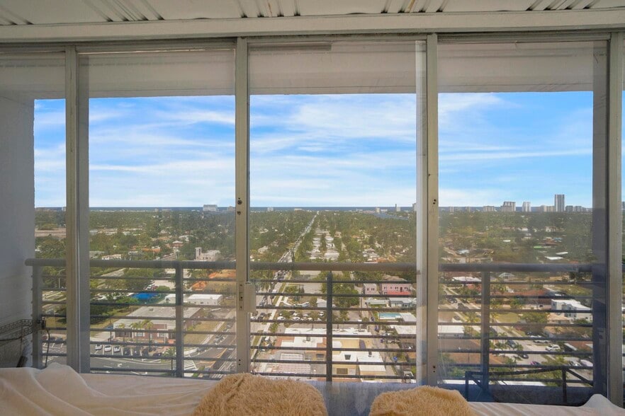 More Photos Of 1720 Harrison St, Hollywood Office Residential For Lease