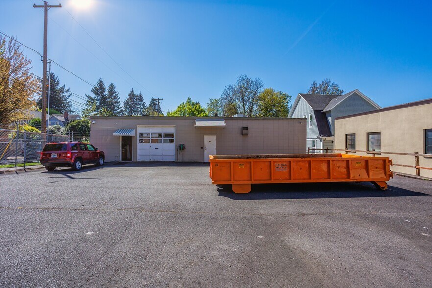 More Photos Of 835 SE 17th Ave, Portland Office For Sale