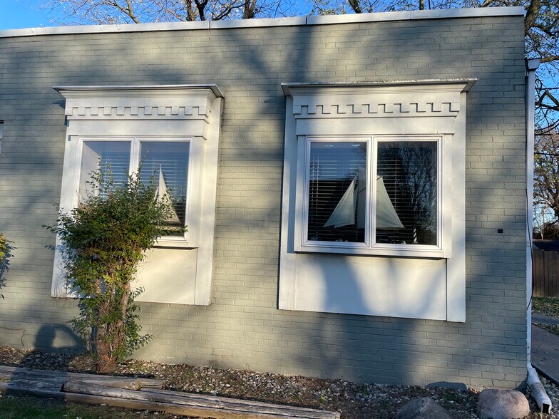 More Photos Of 621 Broadway, Chesterton Medical For Sale