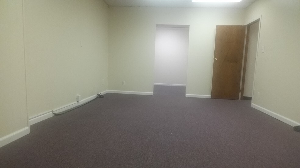 More Photos Of 30 S Ocean Ave, Freeport Loft Creative Space For Lease