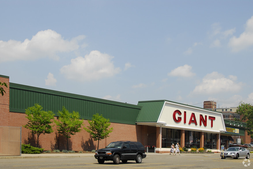 Primary Photo Of 50 Pennsylvania Ave, Binghamton Supermarket For Lease