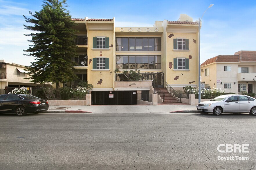 More Photos Of 18550 Vincennes St, Northridge Apartments For Sale