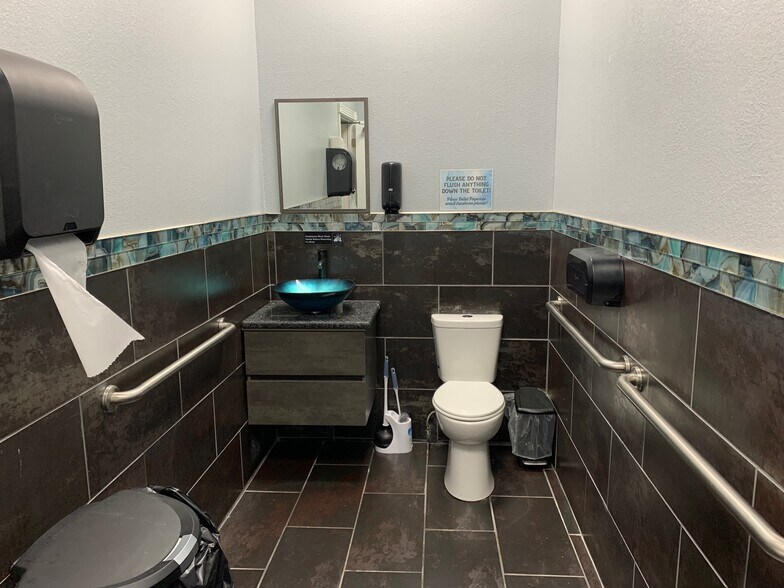 More Photos Of 803 US Highway 59, Atlanta General Retail For Sale