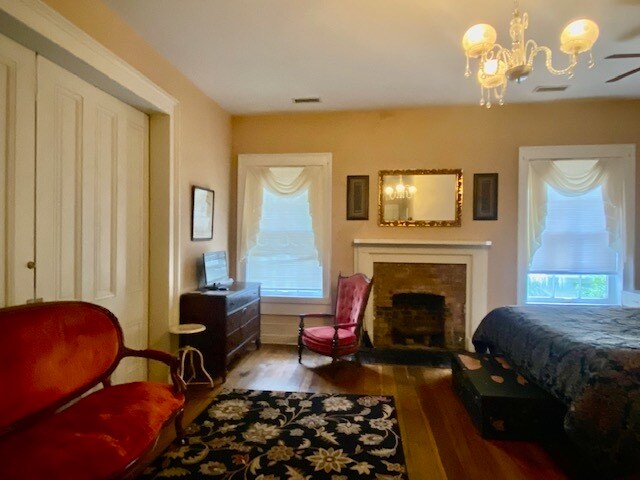 More Photos Of 313 S Green St, Glasgow Hospitality For Sale