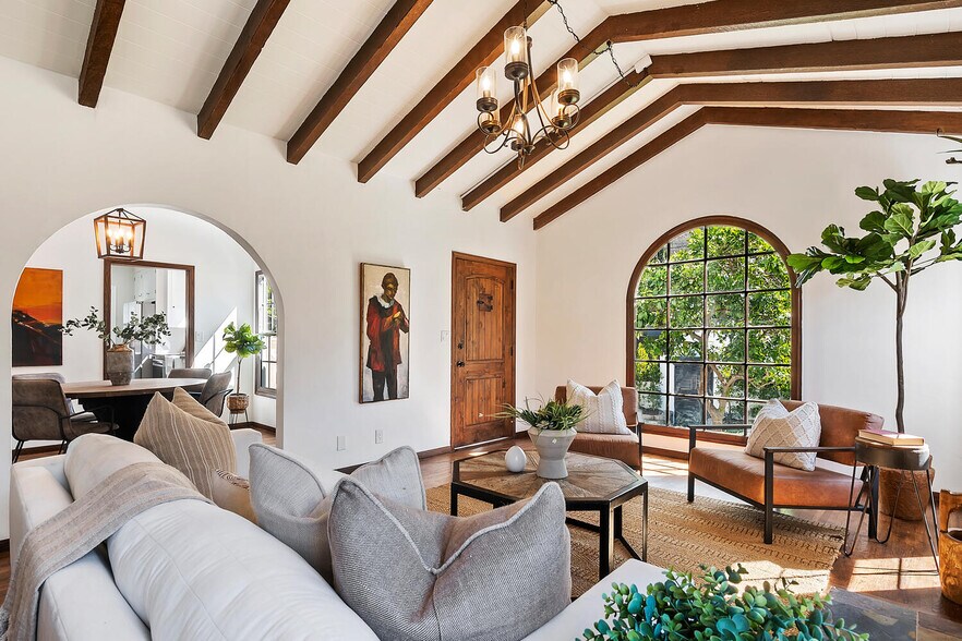 More Photos Of 2201 Avon St, Los Angeles Multifamily For Sale
