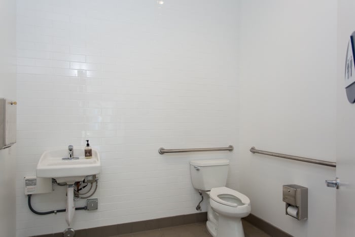 More Photos Of 1804 Lincoln Blvd, Venice Freestanding For Lease