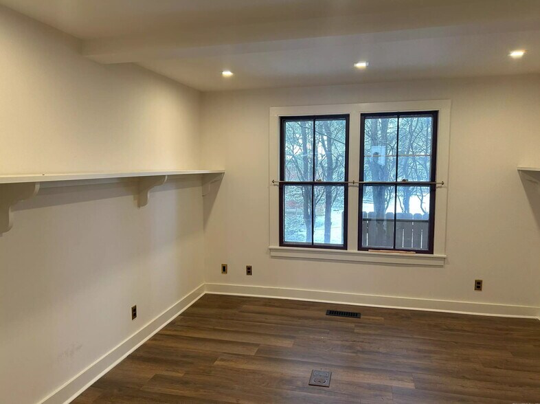 More Photos Of 25 W Main St, Sharon Office For Sale