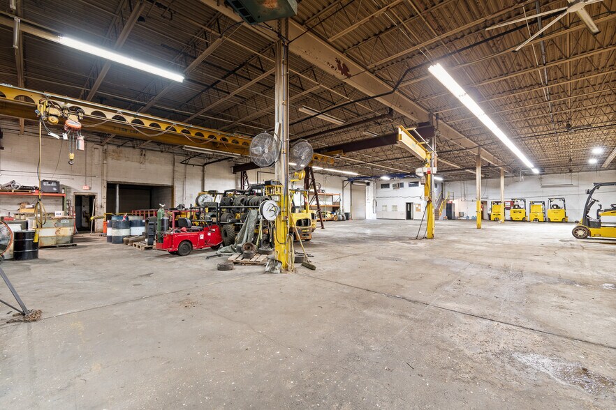 More Photos Of 60 Williams St, Grand River Warehouse For Sale