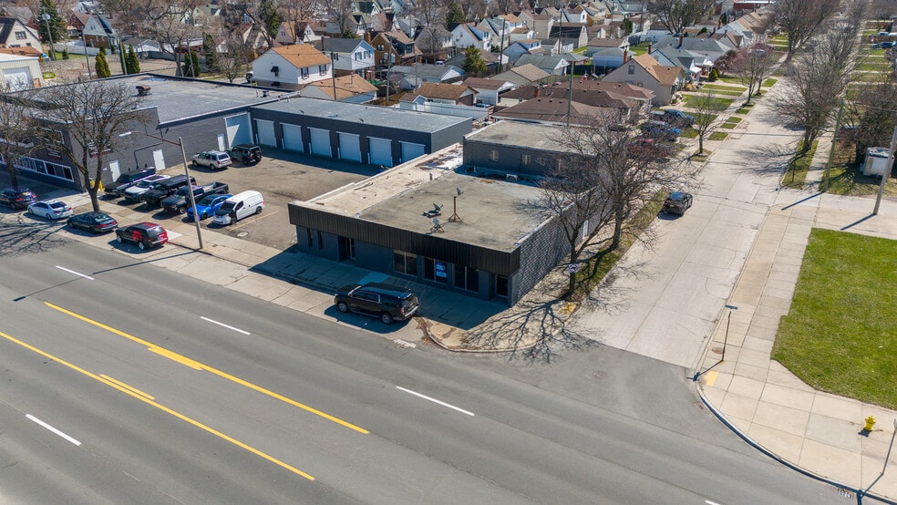 More Photos Of 2189 Eureka Rd, Wyandotte General Retail For Lease