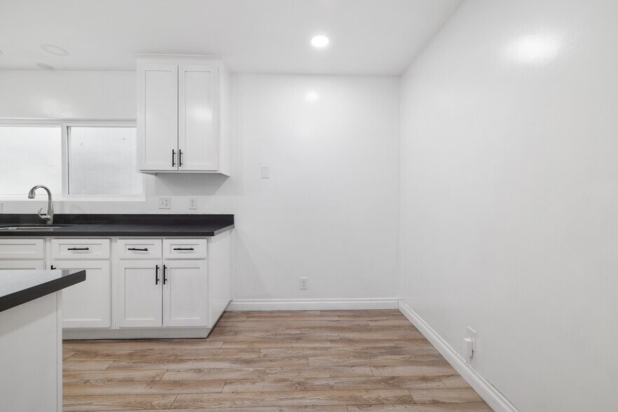 More Photos Of 5709 E Beverly Blvd, Los Angeles Office Residential For Lease