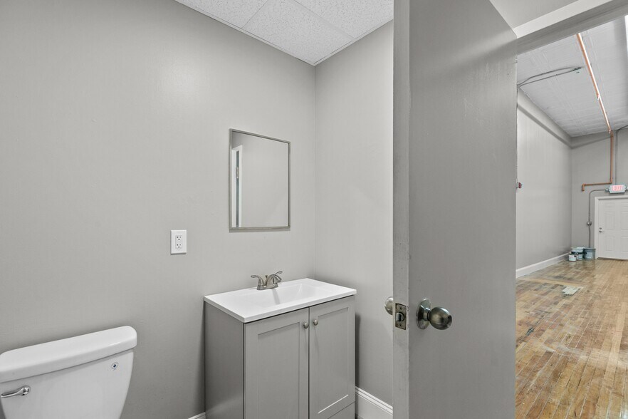 More Photos Of 442-450 Main St, Warren Storefront Retail Office For Lease