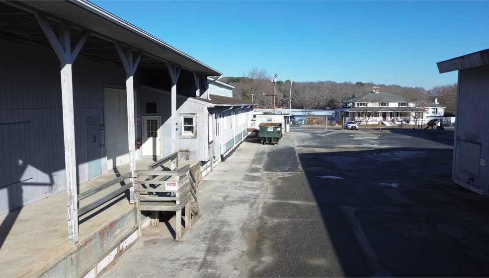 More Photos Of 45 Richards Grove Rd, Quaker Hill Service For Sale