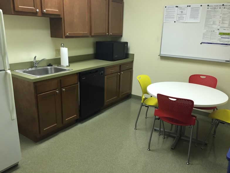 More Photos Of 8200 Sweet Valley Dr, Valley View Research And Development For Lease