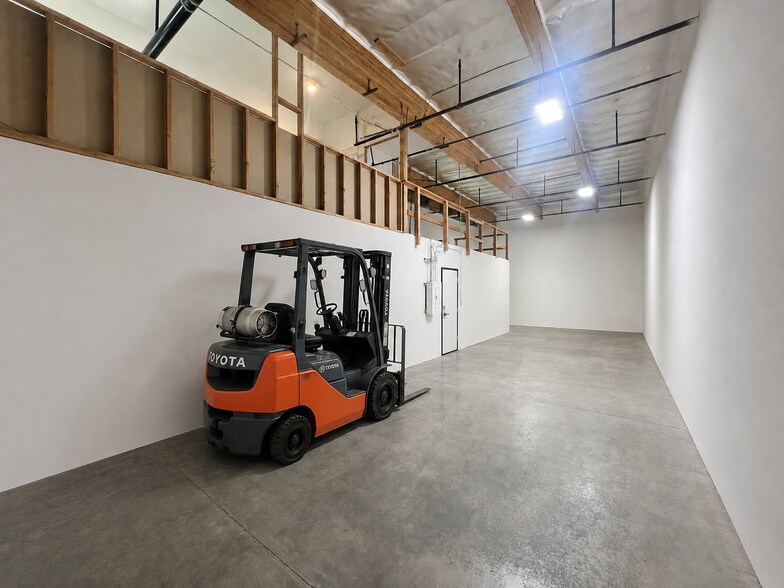 More Photos Of 11160 Hindry Ave, Los Angeles Warehouse For Lease