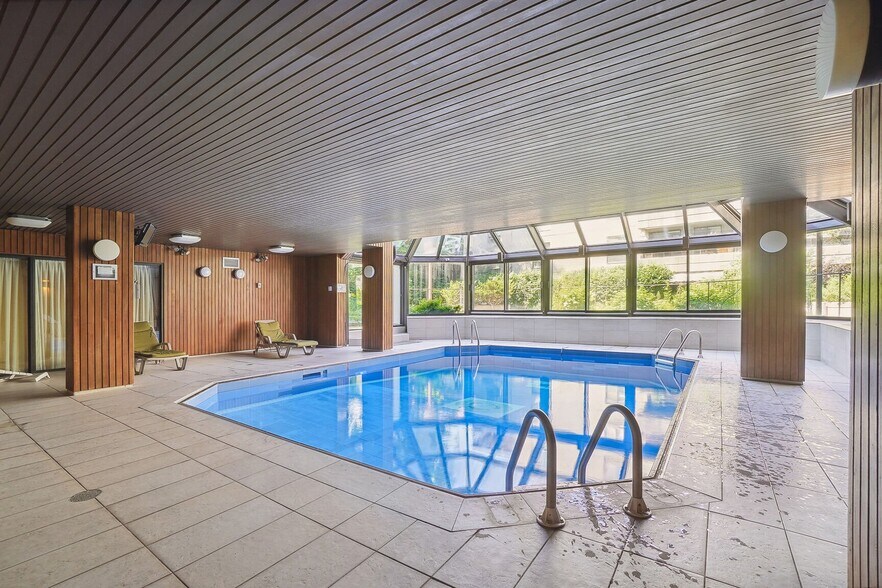 More Photos Of 455 Rue Notre-Dame E, Montréal Office Residential For Sale