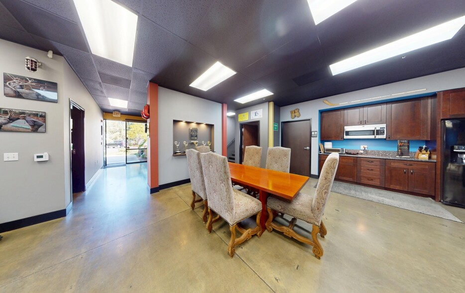 More Photos Of 19641 Descartes, Foothill Ranch Light Manufacturing For Sale