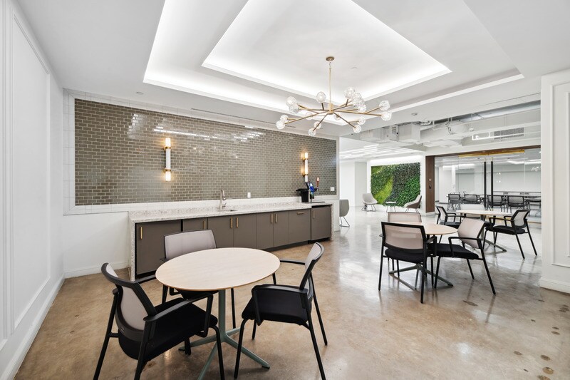 More Photos Of 1156 15th St NW, Washington Office For Lease