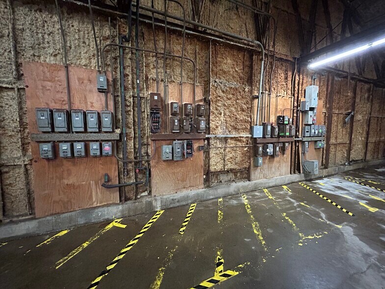 More Photos Of 616 S 9th St, Corsicana Warehouse For Sale