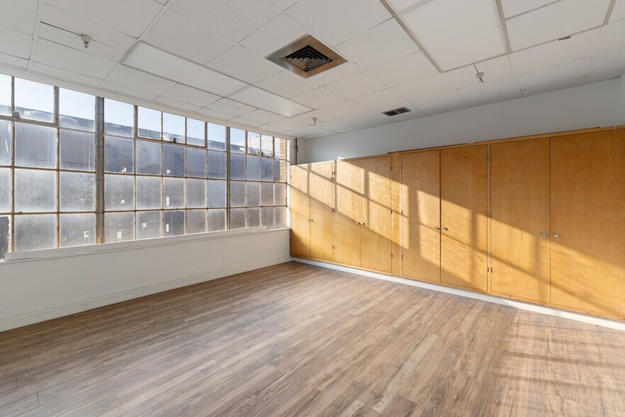 More Photos Of 4512-4514 Hollis St, Emeryville Warehouse For Lease