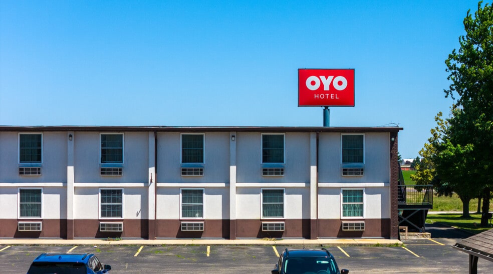 More Photos Of 1925-2141 S Main St, Morton Unknown For Lease