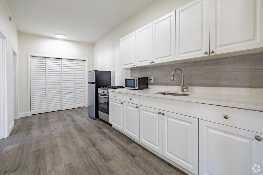 More Photos Of 218 N Pinellas Ave, Tarpon Springs Apartments For Sale