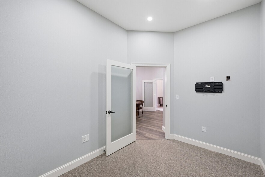 More Photos Of 1801 Franklin Ave, Waco Flex For Sale