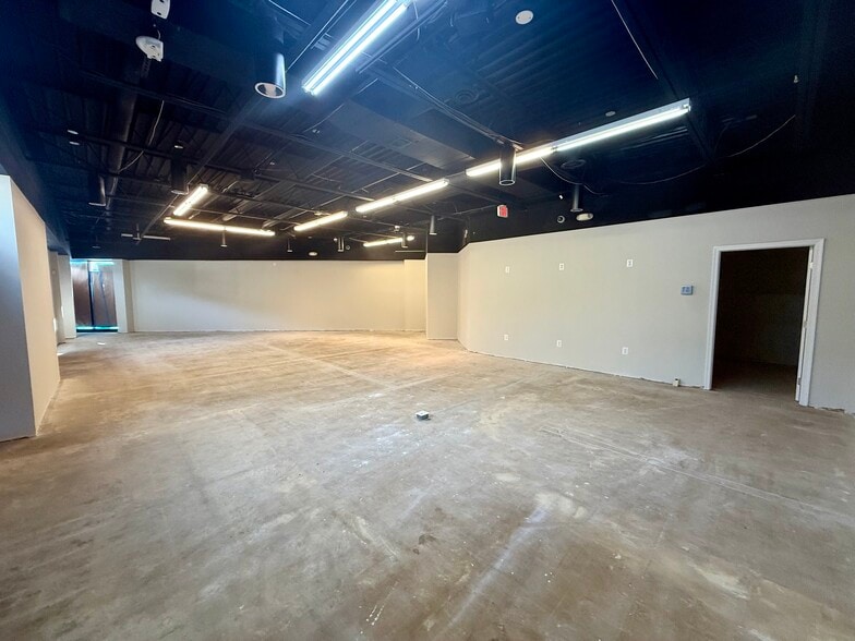 More Photos Of 11750 Business Park Dr, Waldorf General Retail For Lease