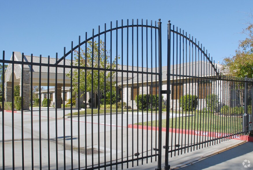 More Photos Of 819 Crossbridge Dr, Spring Office For Sale