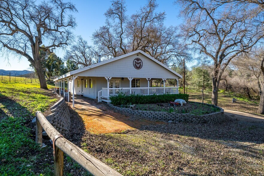 More Photos Of 535 Calf Canyon Hwy, Creston Winery Vineyard For Sale