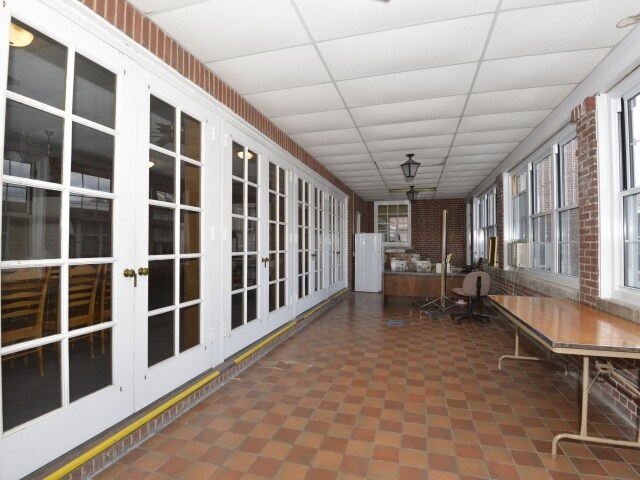 More Photos Of 260 S Wellwood Ave, Lindenhurst Loft Creative Space For Sale