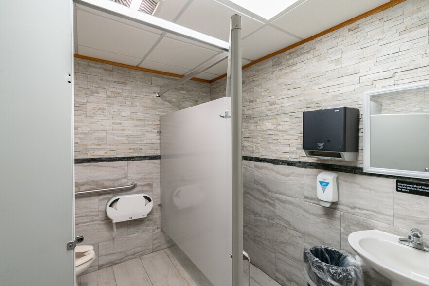 More Photos Of 232 W Moorestown Rd, Wind Gap Restaurant For Sale