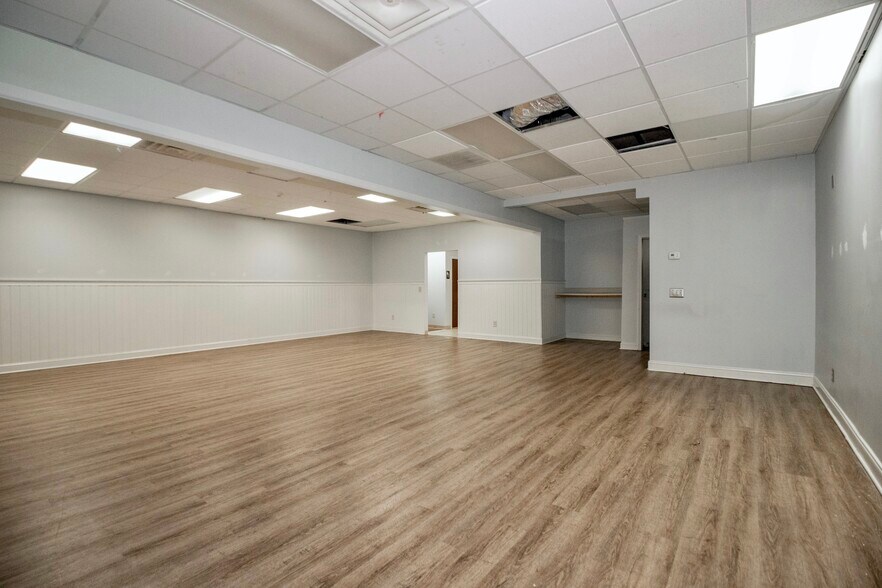 More Photos Of 285 N Main St, Troutman General Retail For Lease