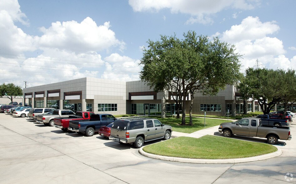 More Photos Of 12500 Network Blvd, San Antonio Flex For Lease