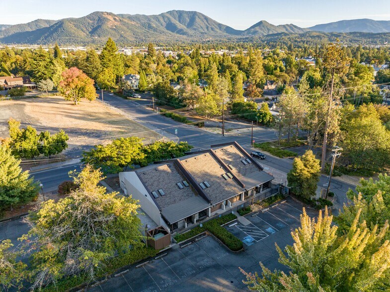 More Photos Of 700 NW Dimmick St, Grants Pass Specialty For Sale