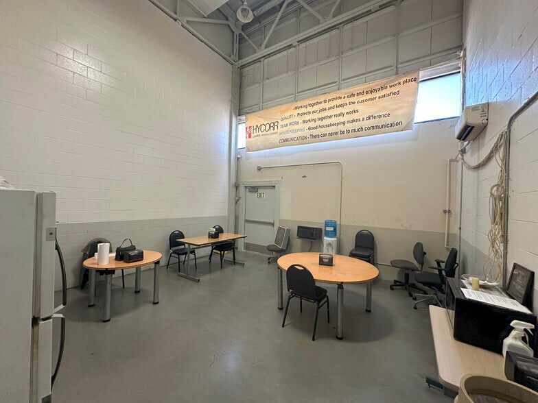 More Photos Of 3654 Midlink Dr, Kalamazoo Manufacturing For Lease