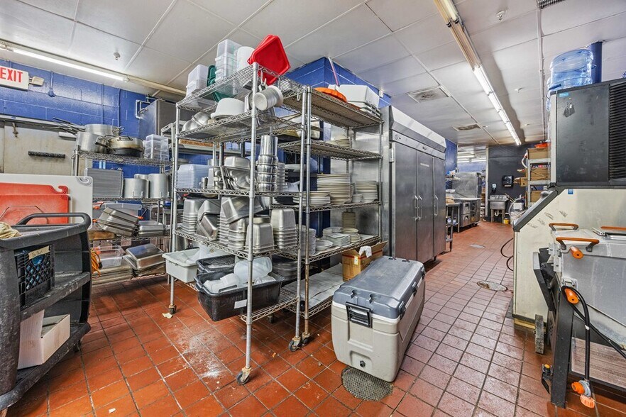 More Photos Of 1405 Gornto Rd, Valdosta Restaurant For Sale