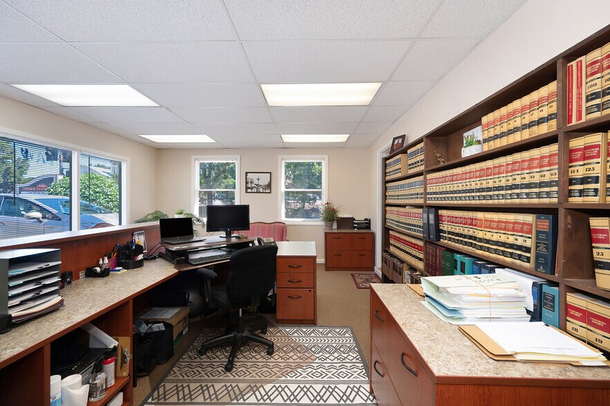 More Photos Of 1407-1409 Lincoln Way, Auburn Office For Sale