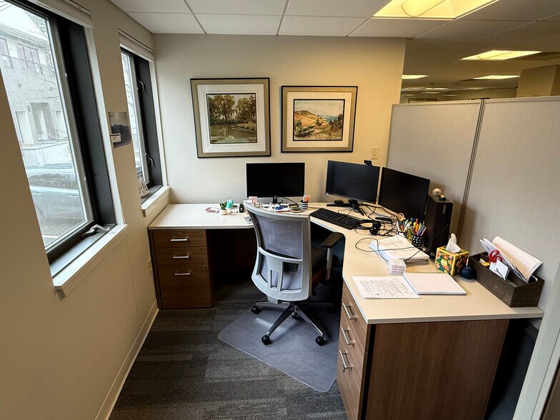 More Photos Of 6 Greenleaf Woods Dr, Portsmouth Office For Sale