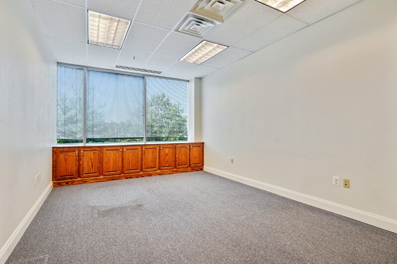 More Photos Of 4437 Brookfield Corporate Dr, Chantilly Office For Sale