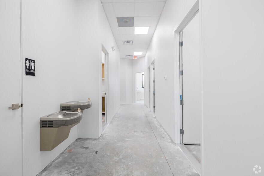 More Photos Of 14210 Metropolis Ave, Fort Myers Office For Lease