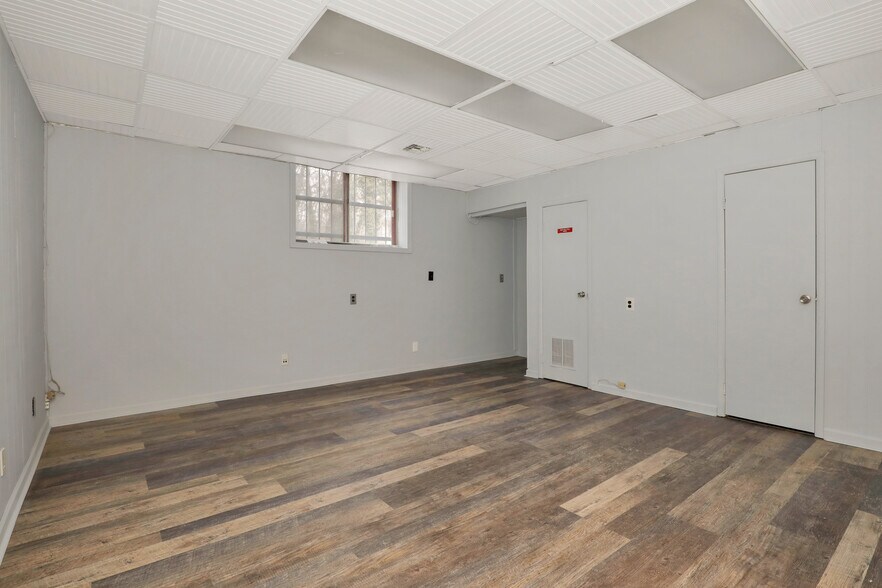 More Photos Of 103 Fort Salonga Rd, Northport Office For Sale