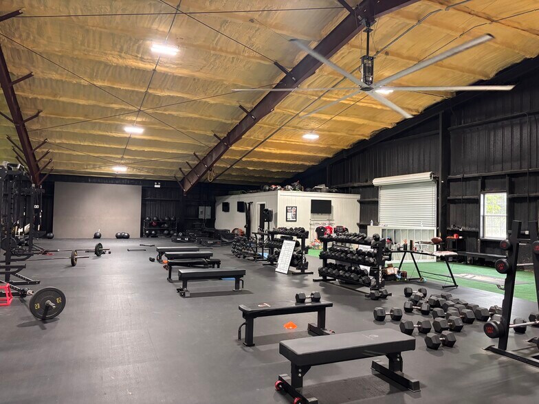 More Photos Of 500 Texas Blvd, Texarkana Light Manufacturing For Sale