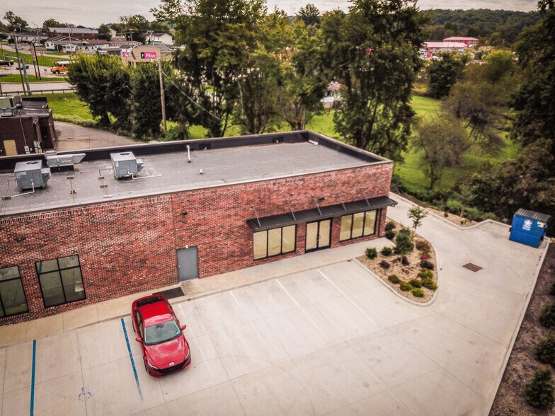 More Photos Of 49 Davis, Hurricane Office For Lease