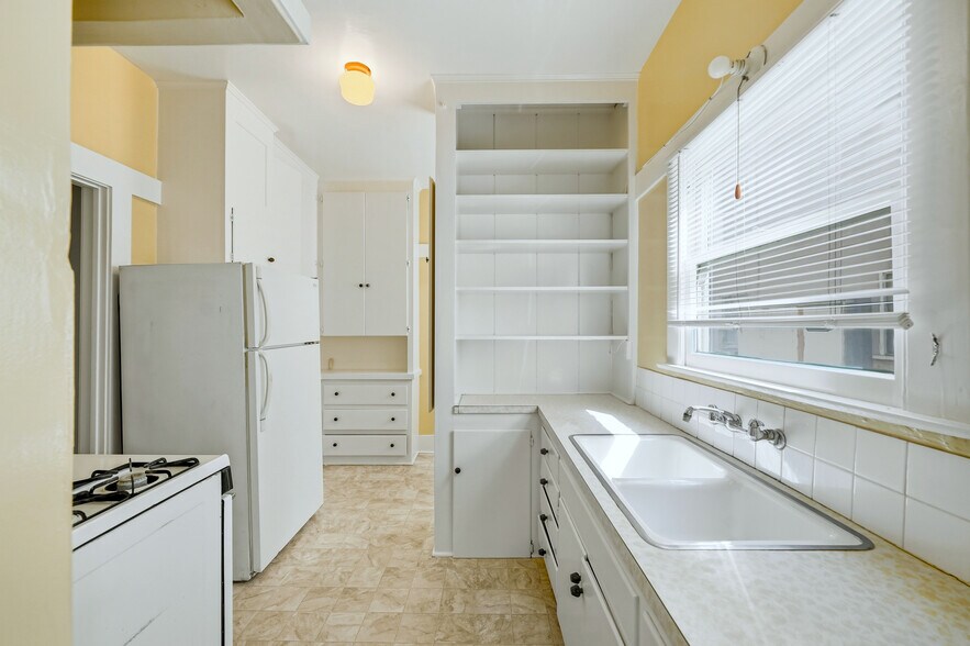 More Photos Of 1421 E 3rd St, Long Beach Apartments For Sale